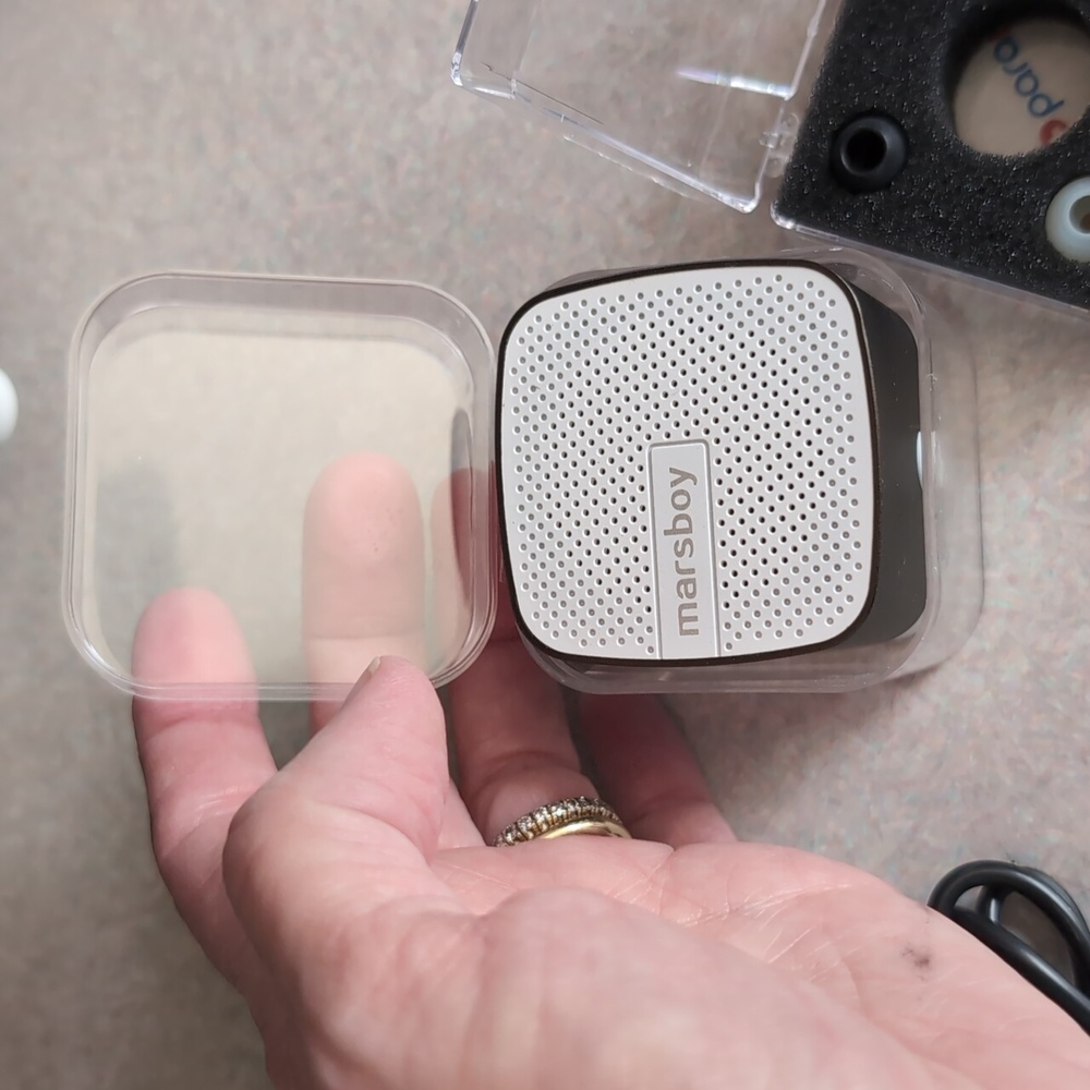 Electronic Items - Picture 7 of 17